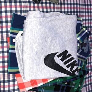 Nike sweatpants with Nike logo on them